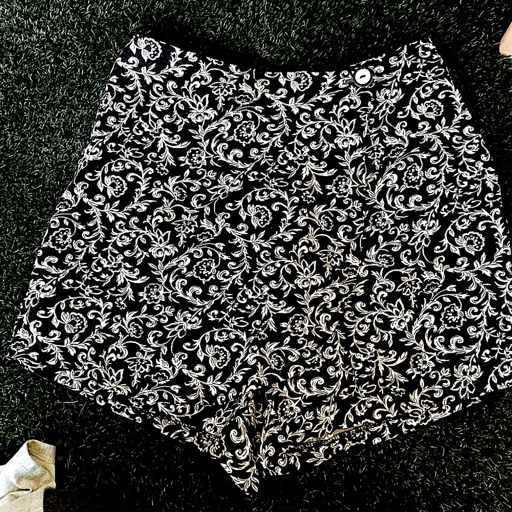 Vintage skorts size 1really compliments your bum!!